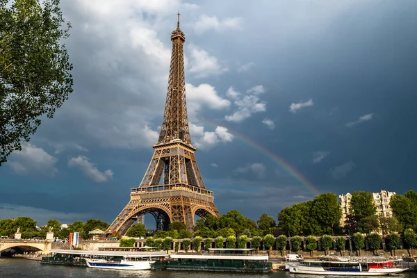 Famosa Torre Eiffel Tour Eiffel Con Arco Iris Río Sena — Foto de Stock