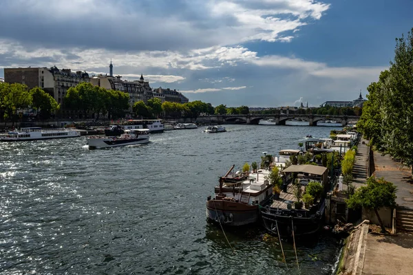 Río Sena París Francia Con Paseo Marítimo Casas Flotantes Ancladas — Foto de Stock