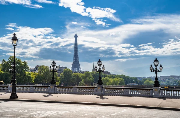 Brug Pont Alexandre Iii Seine Met Uitzicht Eiffeltoren Parijs Frankrijk — Stockfoto