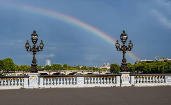 Most Pont Alexandre Iii Nad Sekwaną Kolorową Tęczą Paryż Francja — Zdjęcie stockowe