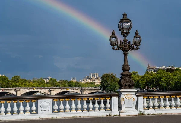 Ponte Pont Alexandre Iii Sulla Senna Con Arcobaleno Colorato Parigi — Foto Stock