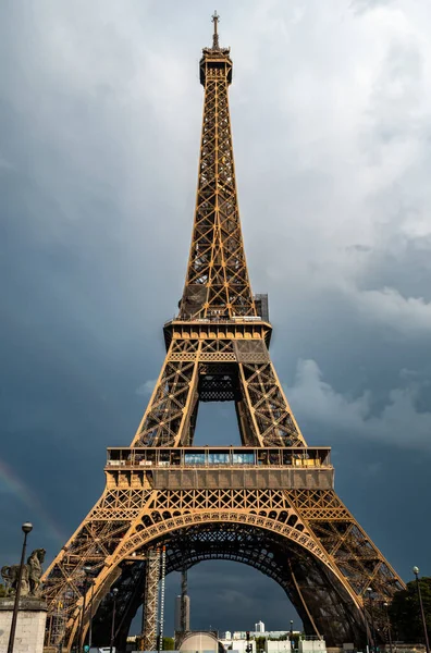 Berühmter Eiffelturm Tour Eiffel Mit Regenbogen Frankreichs Hauptstadt Paris — Stockfoto