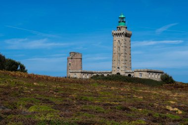 Cap Frehel 'deki Antik Deniz Feneri Brittany, Fransa' daki Atlantice Sahili; Phare du Cap Frehel