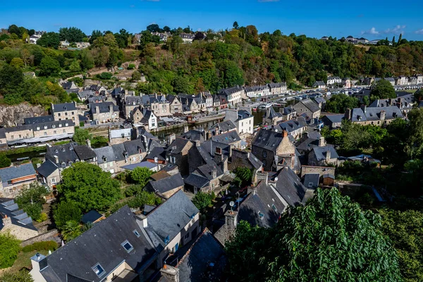 Bretonisches Dorf Dinan Mit Fachwerkhäusern Und Fluss Rance Departement Ille — Stockfoto