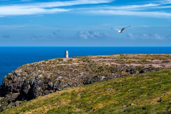 Klippen Der Atlantikküste Mit Altem Leuchtturm Cap Frehel Der Bretagne — Stockfoto