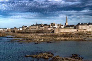 Eski Şehir Saint-Malo Fransa 'nın Atlantik kıyısında