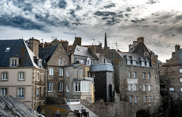Historiska Byggnader Den Antika Staden Saint Malo Vid Atlantkusten Bretagne — Stockfoto