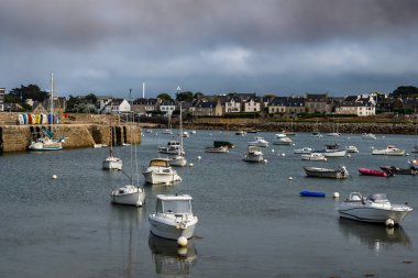 Fransa, Brittany 'deki Finistere Atlantik Kıyısında Roscoff Limanı