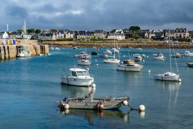 Fransa, Brittany 'deki Finistere Atlantik Kıyısında Roscoff Limanı