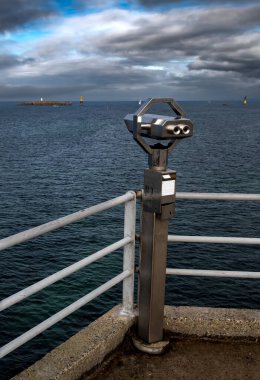 Brittany, Fransa 'daki Roscoff şehrinin Atlantik Kıyısında Ödenecek Dürbün