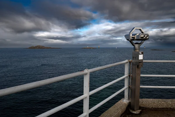 Binocular Pagará Costa Atlántica Ciudad Roscoff Bretaña Francia — Foto de Stock