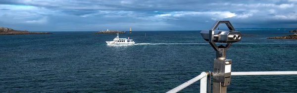 Brittany Fransa Daki Roscoff Şehrinin Atlantik Kıyısındaki Feribot Gemisine Ödeme — Stok fotoğraf