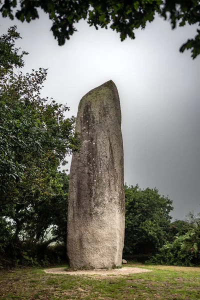 Antigua Piedra Menhir Kerloas Cerca Los Pueblos Plouarzel Saint Renan — Foto de Stock