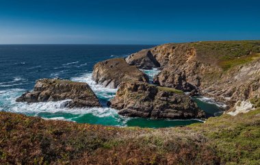 Fransa, Brittany 'deki Finistere Atlantik Sahili' nde Cap Sizun 'daki Peninsula Pointe Du Van' daki Muhteşem Uçurumlar