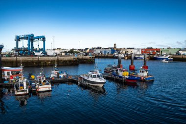 Finistere City Guilvinec 'in Limanı ve Balıkçı Tekneleri Atlantik kıyısında, İngiltere, Fransa