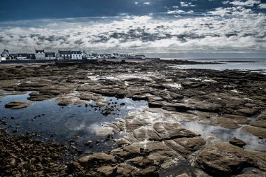 Fransa, Brittany 'deki Finistere Atlantik Sahili' nde Guilvinec ve Stone Sahili