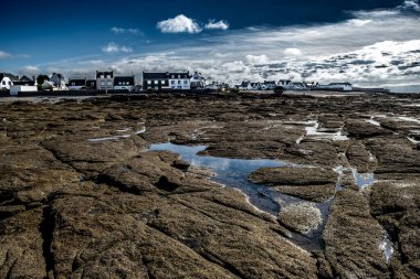 Fransa, Brittany 'deki Finistere Atlantik Sahili' nde Guilvinec ve Stone Sahili