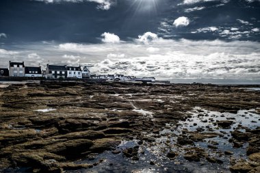 Fransa, Brittany 'deki Finistere Atlantik Sahili' nde Guilvinec ve Stone Sahili