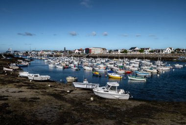 Finistere City Guilvinec 'in Limanı ve Balıkçı Tekneleri Atlantik kıyısında, İngiltere, Fransa