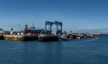 Finistere City Guilvinec 'in Limanı ve Balıkçı Tekneleri Atlantik kıyısında, İngiltere, Fransa
