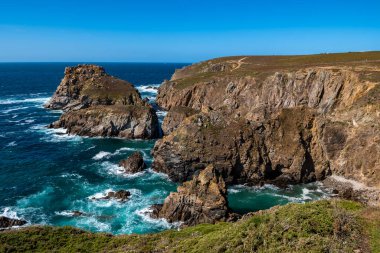 Fransa, Brittany 'deki Finistere Atlantik Sahili' nde Cap Sizun 'daki Peninsula Pointe Du Van' daki Muhteşem Uçurumlar