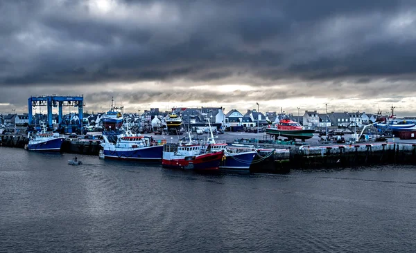 Гавань Рыболовные Лодки Финистерского Города Гильвинец Побережье Атлантического Океана Бриттани — стоковое фото