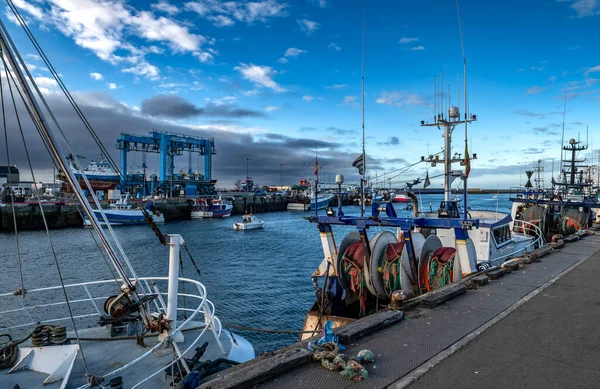 ブルターニュの大西洋岸にあるフィニステレ シティ ギルドの港と漁船 フランス — ストック写真