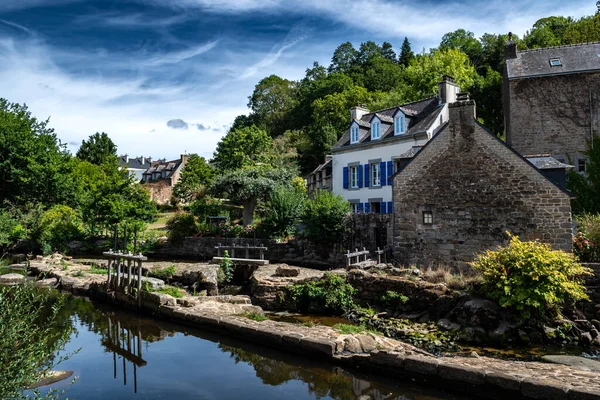 法国布列塔尼Finistere River Aven村的中世纪村庄和艺术家Enclave Pont Aven — 图库照片