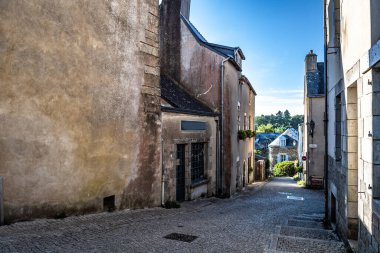 Fransa 'nın Brittany kentindeki Morbihan Bölümü' ndeki Rochefort En Terre 'deki Antik Binalar