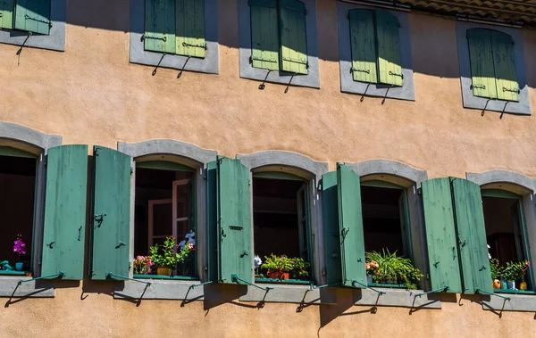프랑스의 카르카손에서 피우는 윈도우 — 스톡 사진