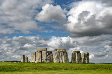 İngiltere 'de Salisbury yakınlarındaki Stonehenge' in Gizemli Taş oluşumu