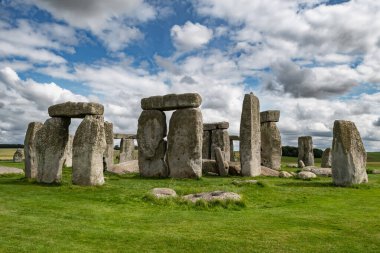 İngiltere 'de Salisbury yakınlarındaki Stonehenge' in Gizemli Taş oluşumu
