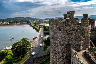 Conwy Castle 'dan Bridge Over River Conwy' ye Kuzey Galler, Birleşik Krallık