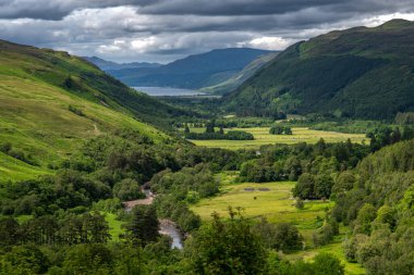 Corrieshalloch Vadisi, İskoçya, İngiltere 'deki Çayırlık Vadisi ve Göl Süpürgesi' nden geçen Ulusal Doğa Rezervi
