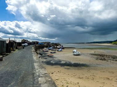 Harbor ve Sandy Pettycur Plajı İskoçya 'nın Atlantik kıyısındaki Pettycur köyünde.
