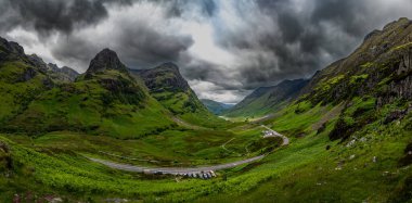 Glencoe 'nun Muhteşem Vadisi ve İskoçya, İngiltere' de Lochaber 'da kırsal İskoçya manzarası