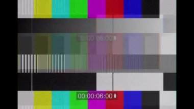 Arıza efekti retro TV. Zaman kodlu SMPTE renk çubukları yanıp sönüyor. SMPTE renk şeridi teknik problemleri. Renk Çubukları veri arızaları. 30 saniye. Arıza.