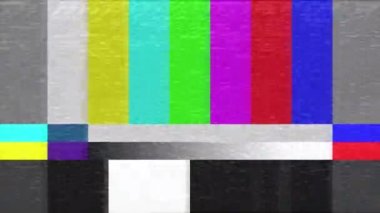 Eski CRT TV renk oluşturma testi. VHS efektli SMPTE renk çubukları. SMPTE renk şeridi teknik problemleri. Renkli çubuklu bir televizyon iletiminin test kalıbı. VHS.