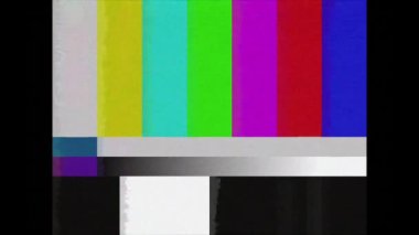 SMPTE çizgili teknik sorunlar. VHS efektli renkli ve Siyah ve Beyaz SMPTE çubukları. VHS Analog Dijital Animasyon. Retro 80 'ler, 90' lar.
