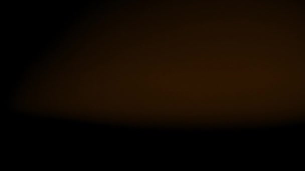 Світло Витікає Горизонтальні Розмиті Промені Бурштинового Світла Флікінг Спалахи Витоків — стокове відео