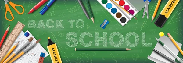 学校に戻る 緑色のチョークボードバナー ペン鉛筆マーカー水彩画と文房具現実的なベクターイラスト — ストックベクタ