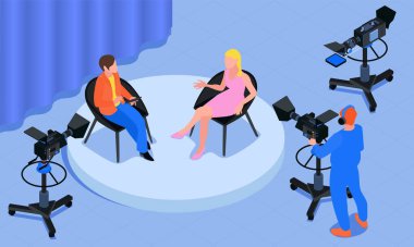 Röportaj muhabiri ve stüdyo vektör illüstrasyonunda konuk ile Isometric gazeteci kompozisyonu