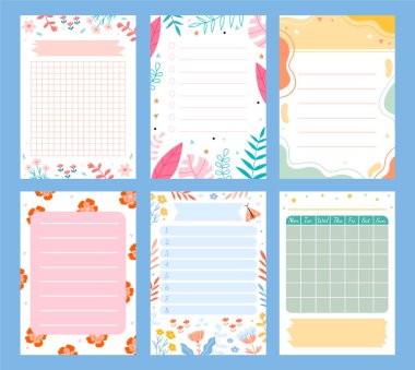 Yaprak ve çiçeklerle hazırlanmış el yapımı kağıt notlar.