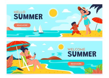 Plaj sahnelerinin yer aldığı iki yaz temalı afiş. En üstteki pankartta arka planda yelkenli teknelerle sahilde yürüyen bir kadın ve çocuk görülüyor. Alttaki pankartta plaj sandalyesinde şemsiyenin altında rahatlayan tropik ada manzaralı bir kadın görülüyor.