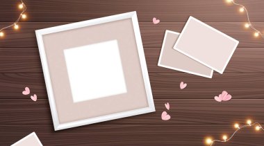 Masadaki Gerçekçi Fotoğraf Çerçevesi Şablonu