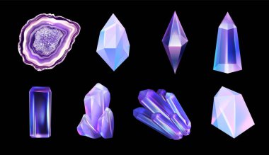 Farklı geometrik formlara, açılara ve parlak ışıklandırmaya sahip 8 renkli kristal ve jeodin koleksiyonu, siyah arkaplanda izole edilmiş.