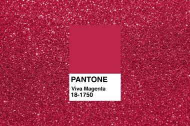 Dnipro, Ukrayna - 01 Şubat 2021: Viva Magenta arka planı bulanık parıltılarla. Pantone Yılın Rengi 2023. 