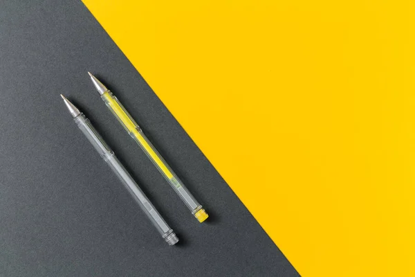 Yellow Gray Gel Pens Yellow Gray Background — Stock Photo, Image
