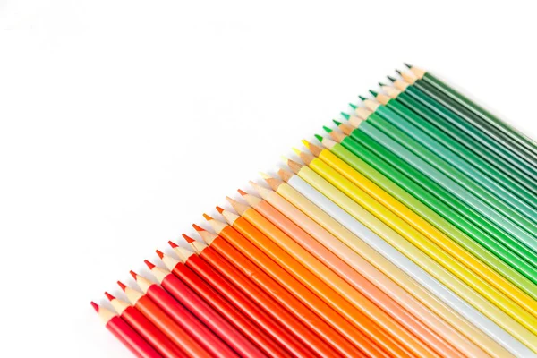 白色背景上彩色的木制铅笔 — 图库照片