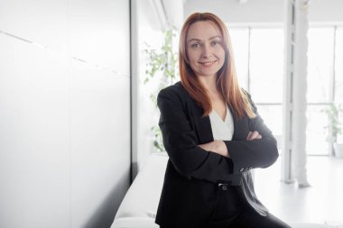 Modern Ofisteki Profesyonel Kadın